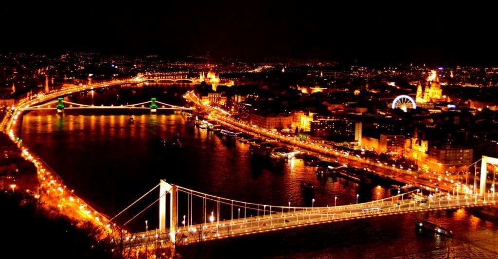 Budapest at night - photo made by MiliMundo